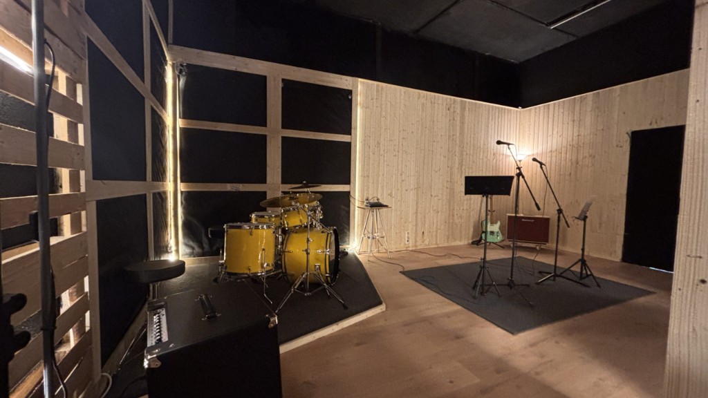Vista amplia de la sala de ensayo